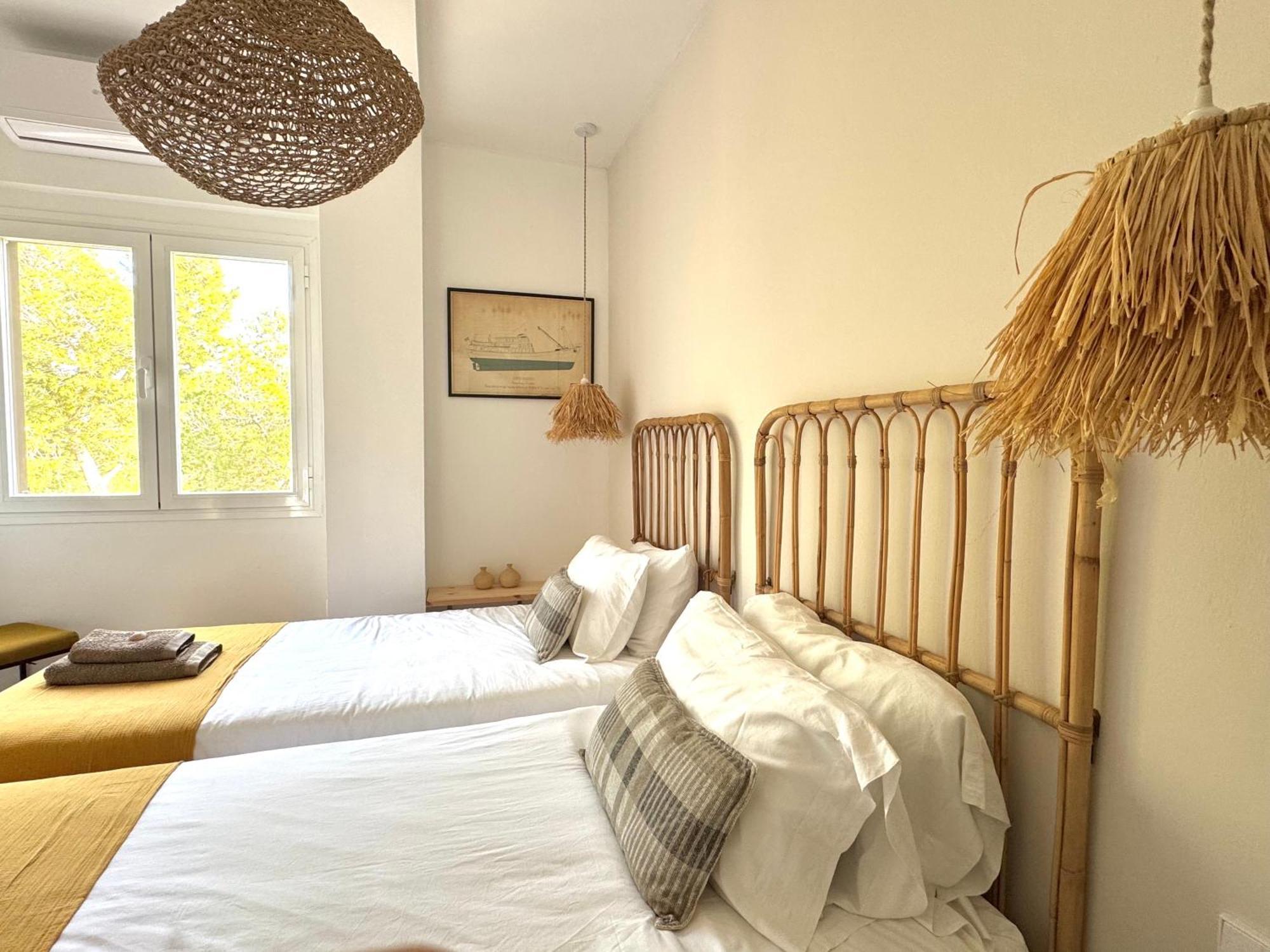 Appartement Es Pujols proche plage, vue mer Extérieur photo