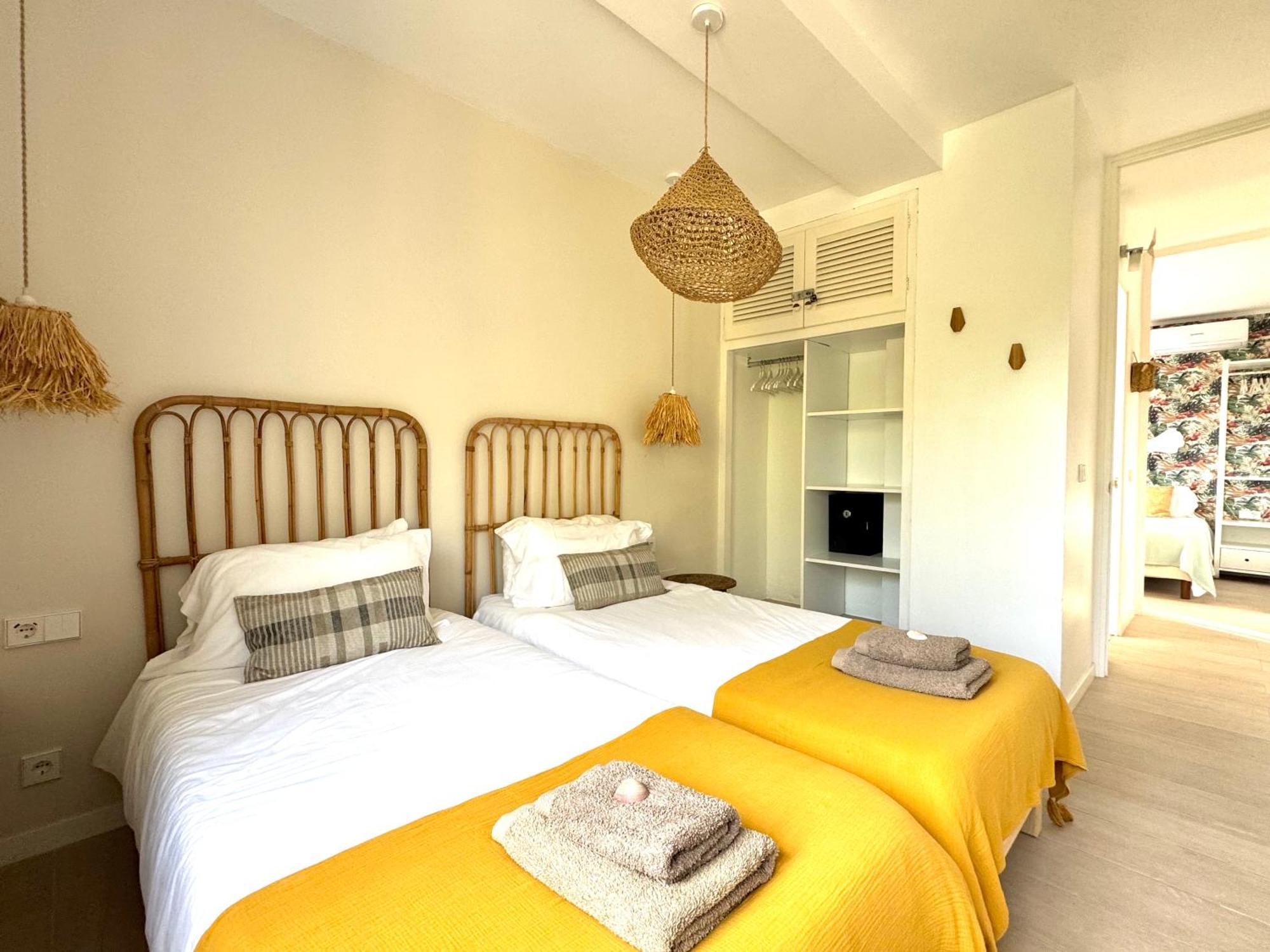 Appartement Es Pujols proche plage, vue mer Extérieur photo