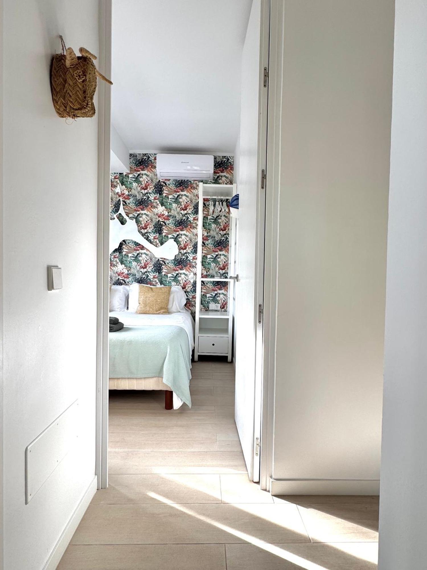 Appartement Es Pujols proche plage, vue mer Extérieur photo